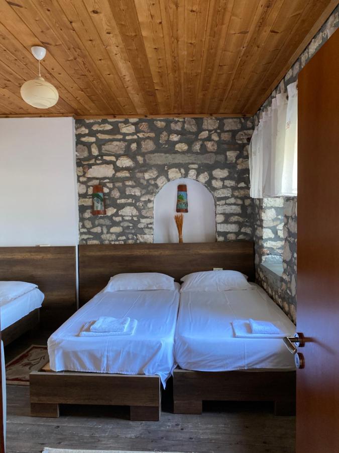 Aria Baci Guest House Berati Exterior foto