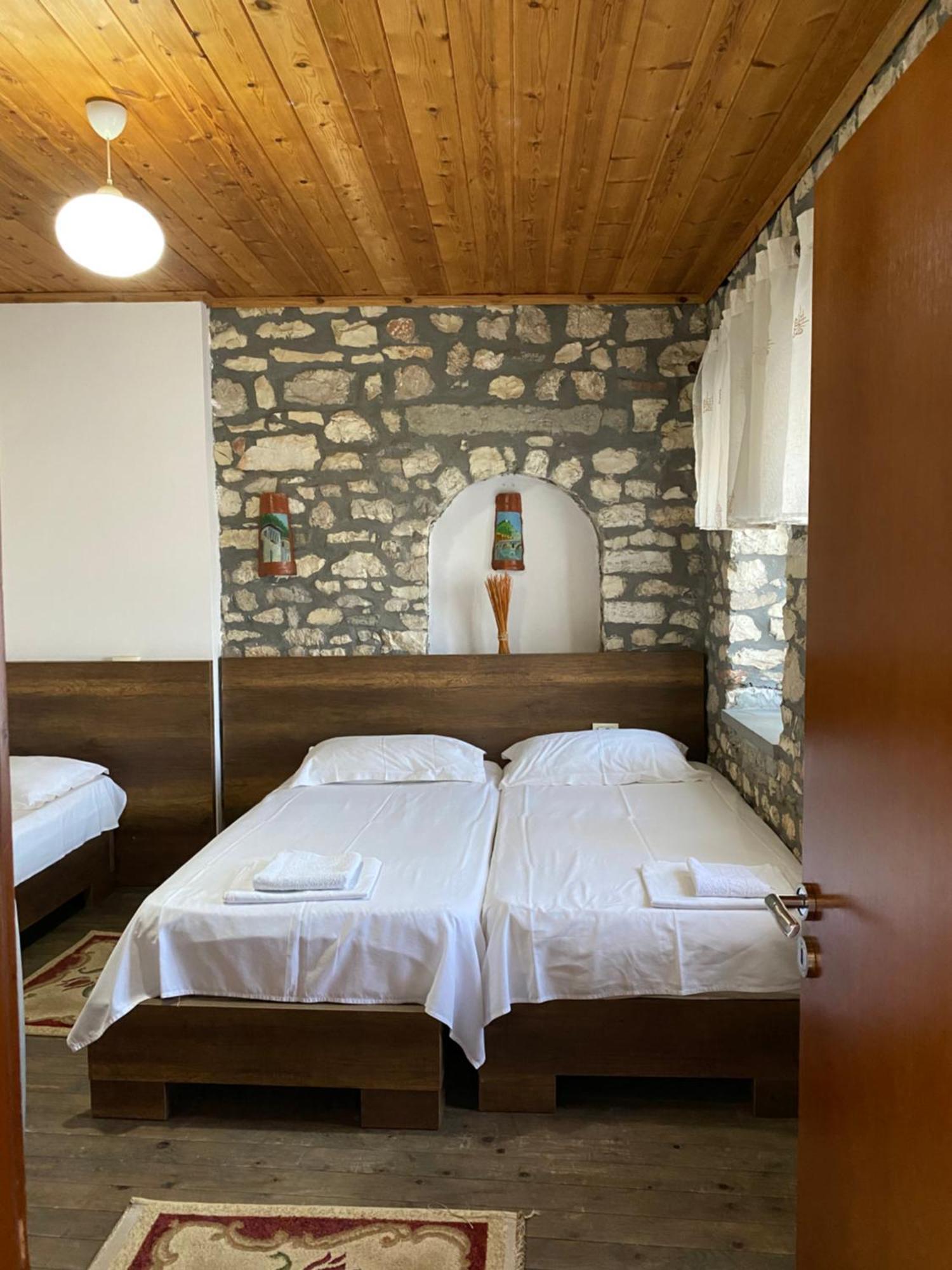 Aria Baci Guest House Berati Exterior foto