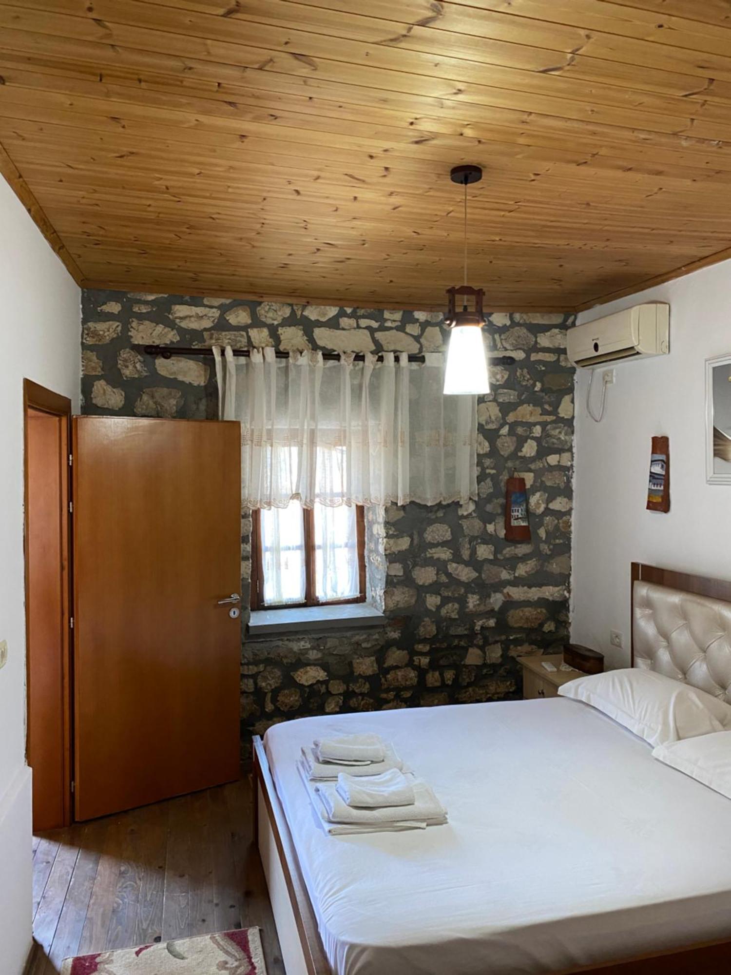 Aria Baci Guest House Berati Exterior foto